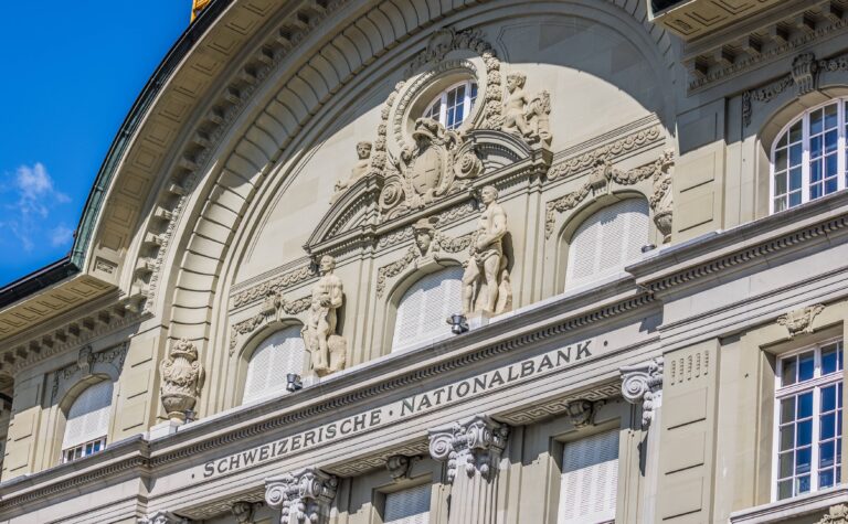 Švajčiarska banka odmieta obvinenia USA z manipulácie s frankom