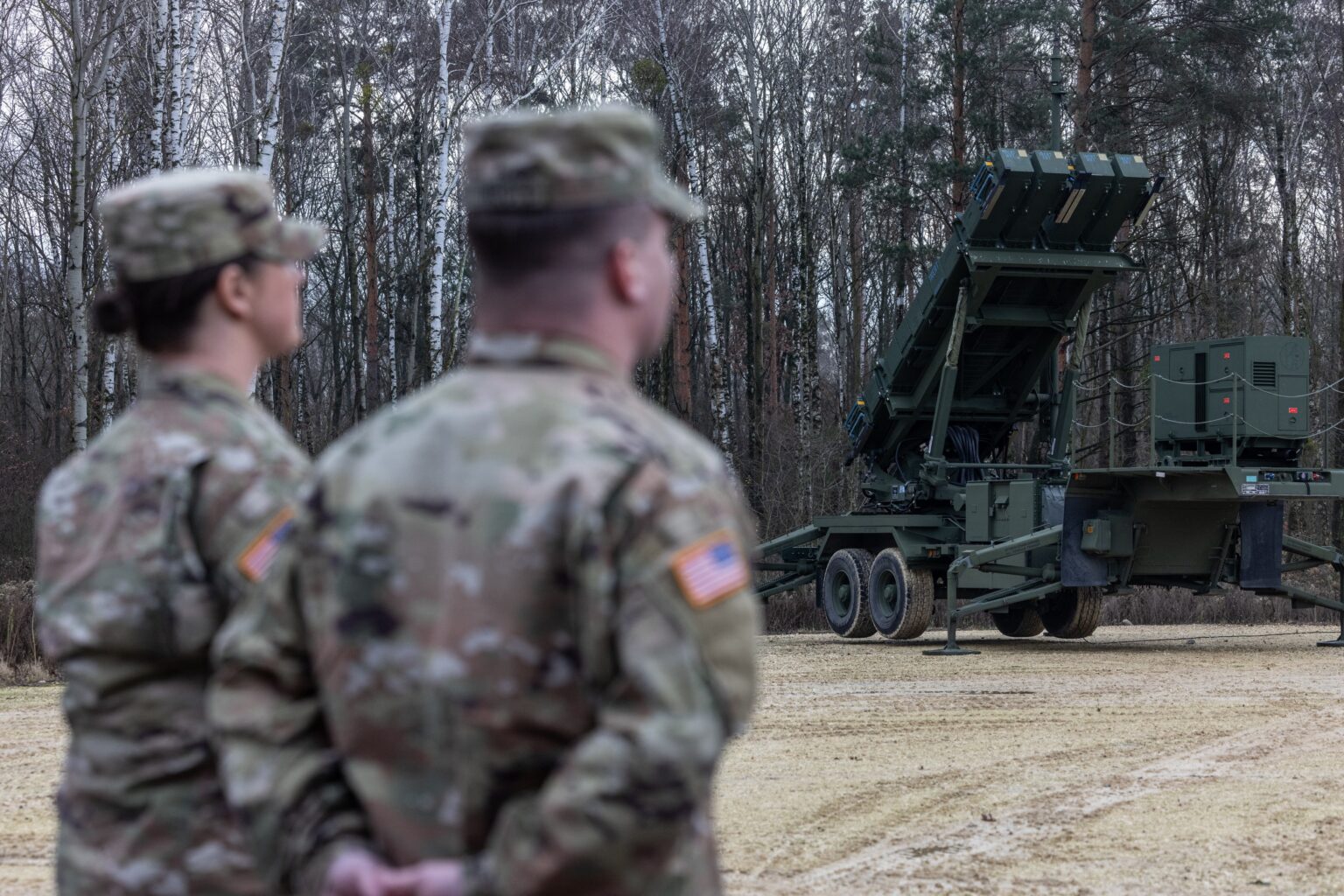 Americkí vojaci stoja pred systémom protivzdušnej obrany Patriot. Foto: Wojtek Radwanski/AFP/AFP/Profimedia.sk