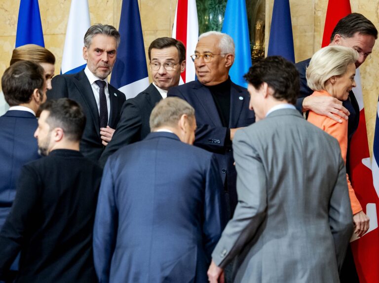 Účastníci konzultácií európskych lídrov o bezpečnosti a obrane v Európe v Londýne 2. marca 2025. Zdroj: ANP / ddp USA / Profimedia