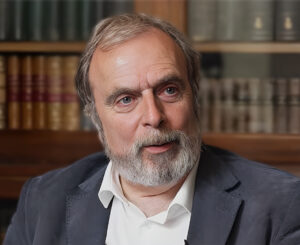 Peter Hitchens: Keby sa Zelenskyj pokúsil uzavrieť mier, nemyslím si, že by prežil