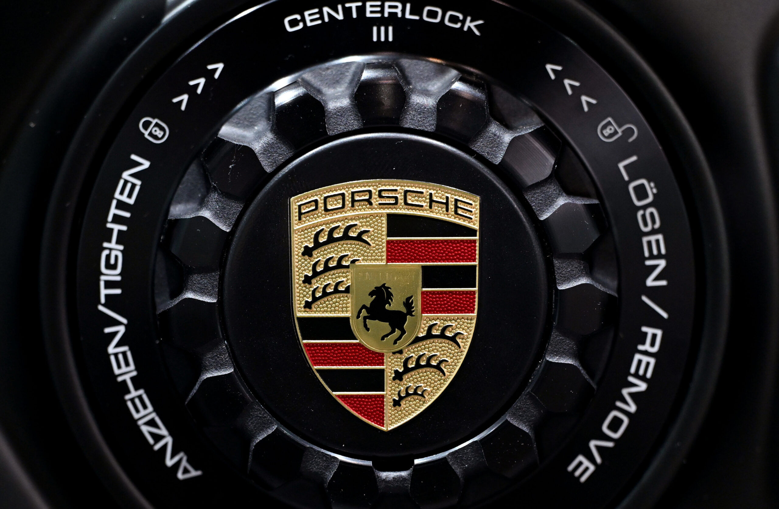 Porsche Logo DPA