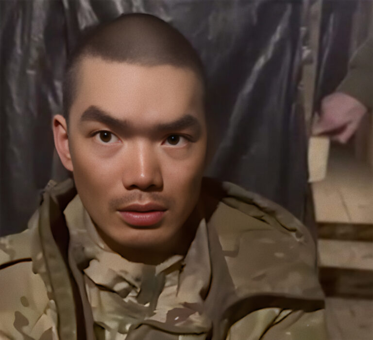 Zajatý čínsky občan, bojujúci na strane Ozbrojených síl RF. Foto: screenshot z videa.