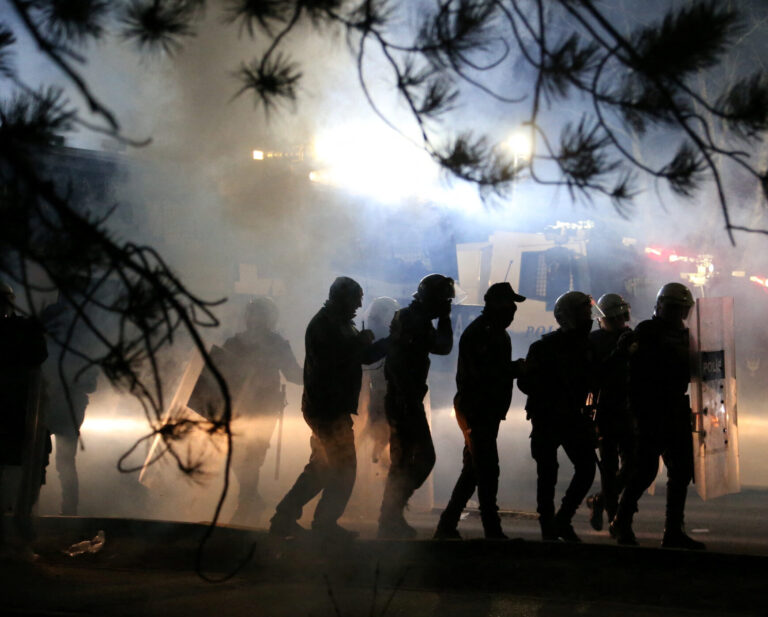 Juhozápad Kolumbie zasiahla séria útokov, zahynuli dvaja policajti