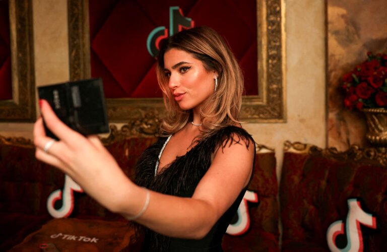 Príjmy z Instagramu či TikToku? Influenceri sa zdaneniu nevyhnú