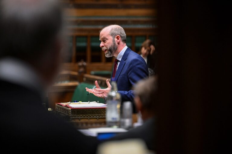 Británia je pripravená na colnú dohodu s USA. Čaká sa na Trumpov krok