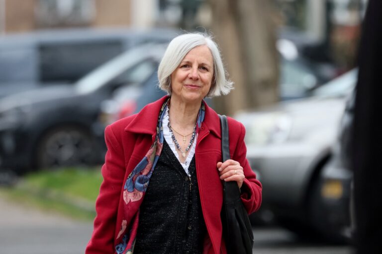 Britskú aktivistku proti potratom odsúdili za tichý protest pred klinikou