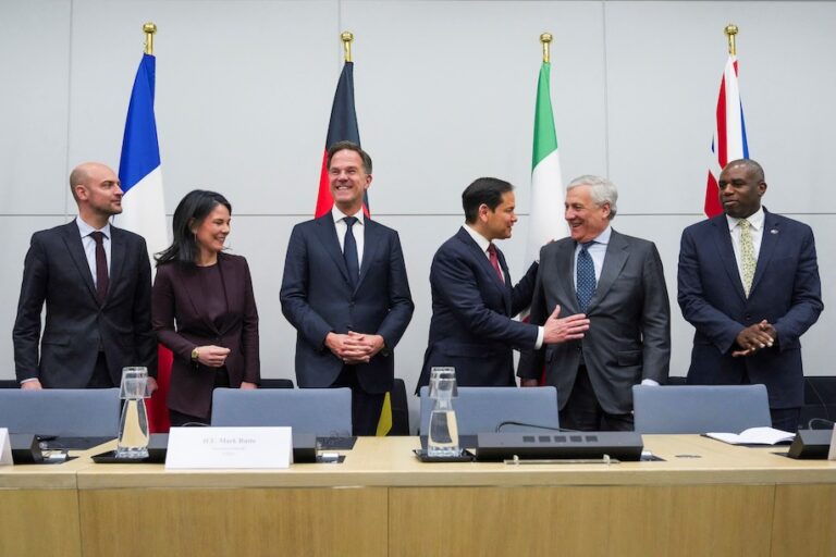 Európski ministri zahraničia vyzvali Rusko na okamžité prímerie