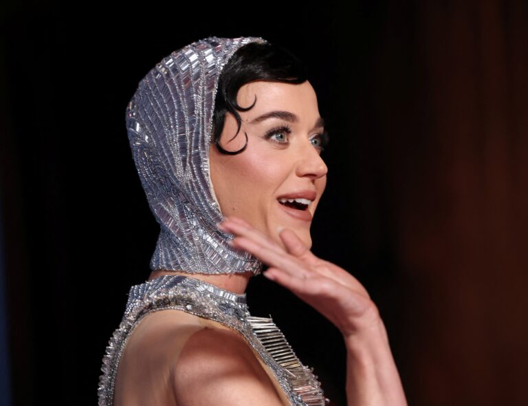 Blue Origin štartuje prvú ženskú vesmírnu misiu. Zúčastní sa aj Katy Perry