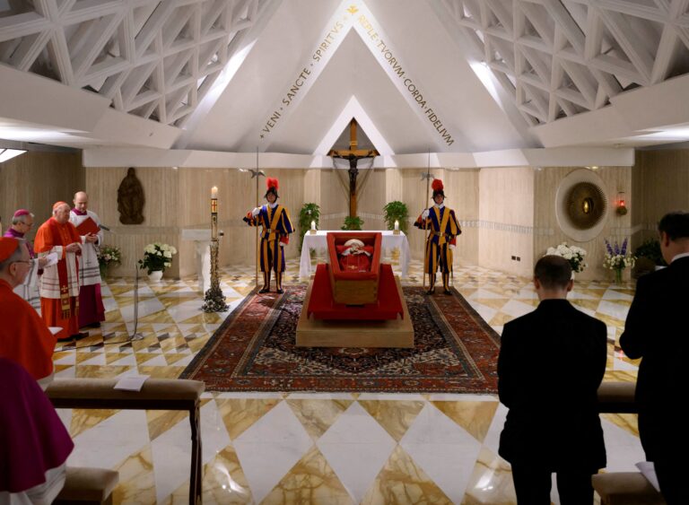 Pápež František. Foto: Vatican Media/­Handout via REUTERS 