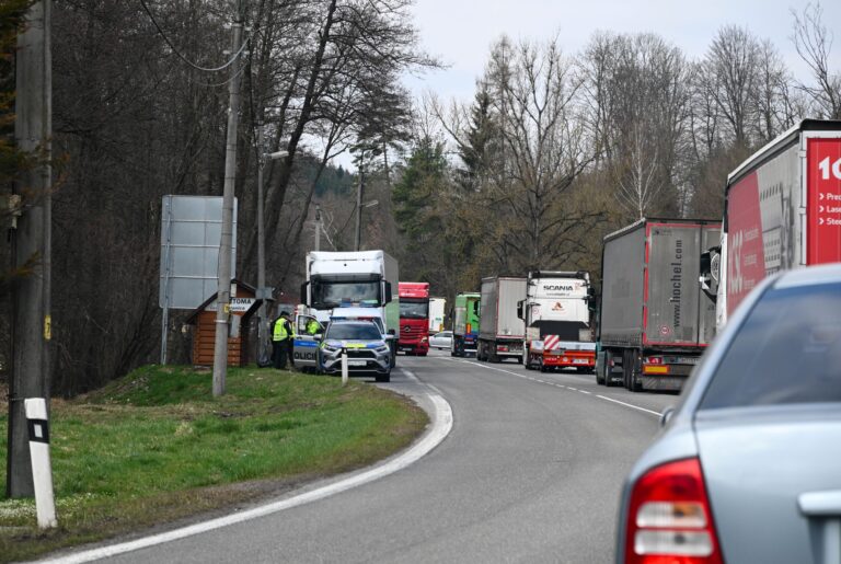 Česko bude na hranici so Slovenskom prísnejšie kontrolovať nákladné autá
