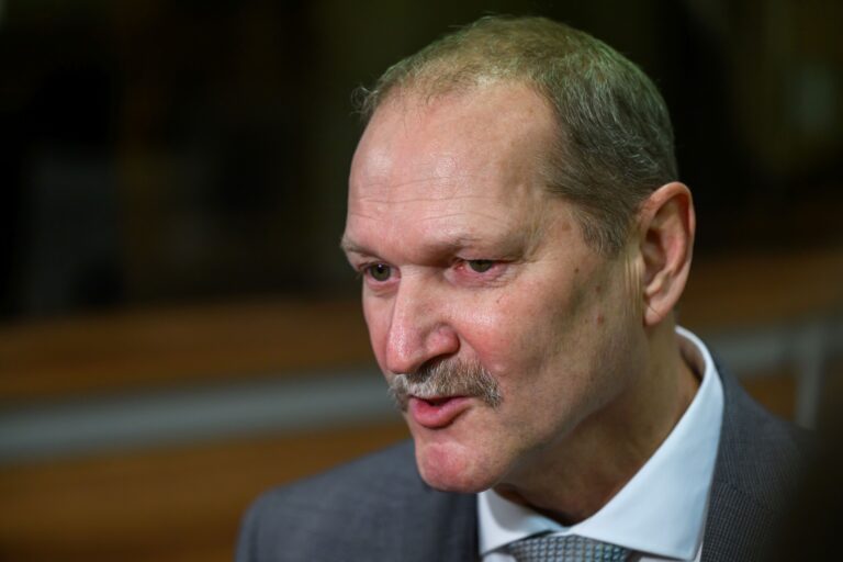 Drucker navrhne výmenu štátneho tajomníka, SNS získa zodpovednosť za mládež