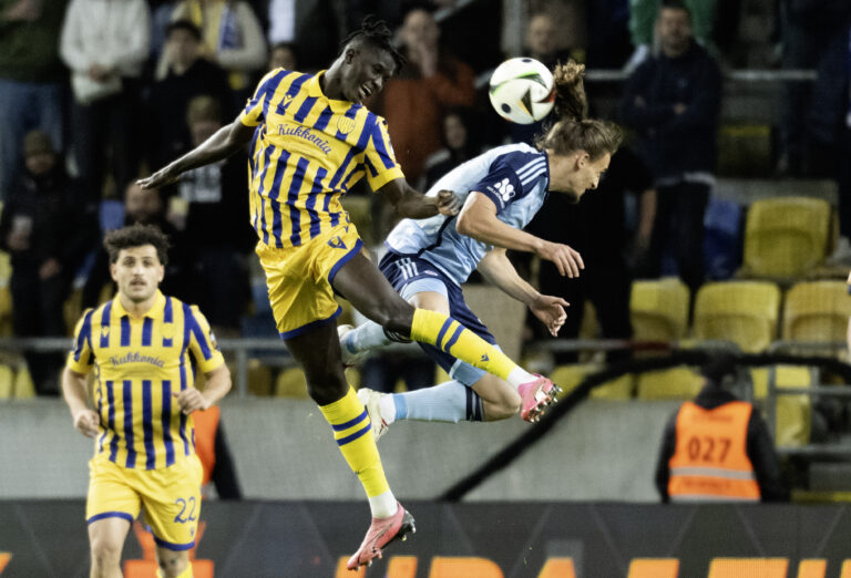 Slovan delilo v Dunajskej Strede od titulu niekoľko minút. Bojoval oň v desiatich