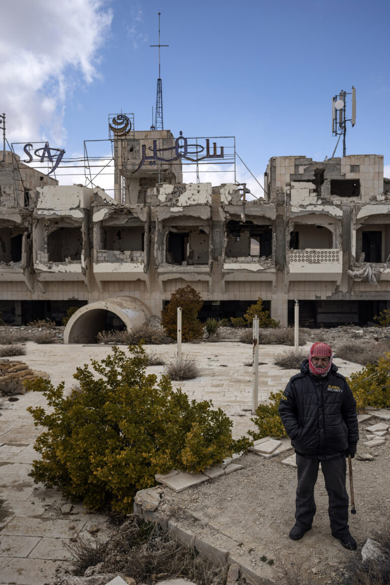 Sýrska armáda začala sťahovanie jednotiek z mesta Suwajdá