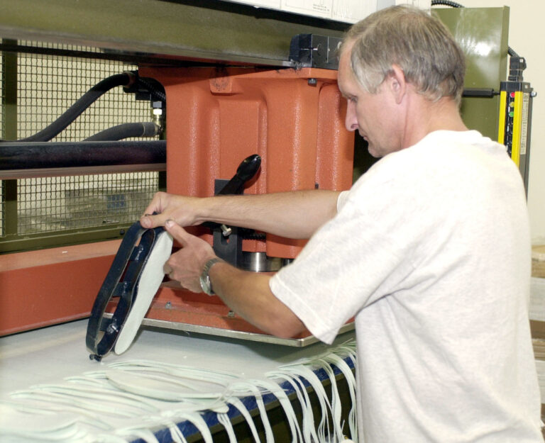 Ďalší výrobca obuvi ruší na Slovensku výrobu, dôvodom je optimalizácia kapacít