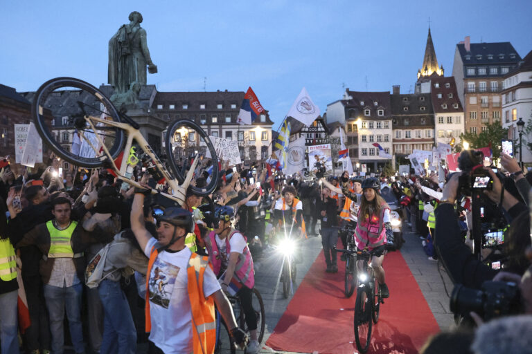 Protestujúci študenti zo Srbska dorazili do Štrasburgu. Šli aj cez Slovensko