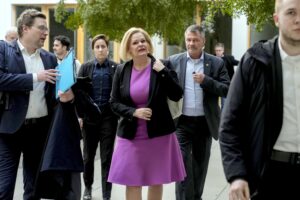 V Nemecku vás polícia vytiahne z postele o šiestej ráno aj pre internetové meme