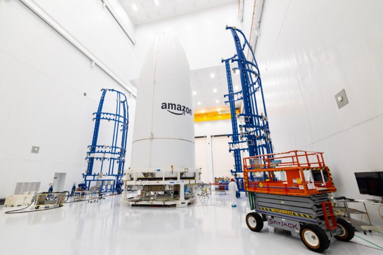 Starlink má konkurenciu: Amazon investuje miliardy do vesmírneho internetu