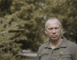 Posun k férovosti. Syrskyj vykázal na front náborových pracovníkov, ktorí ešte nebojovali