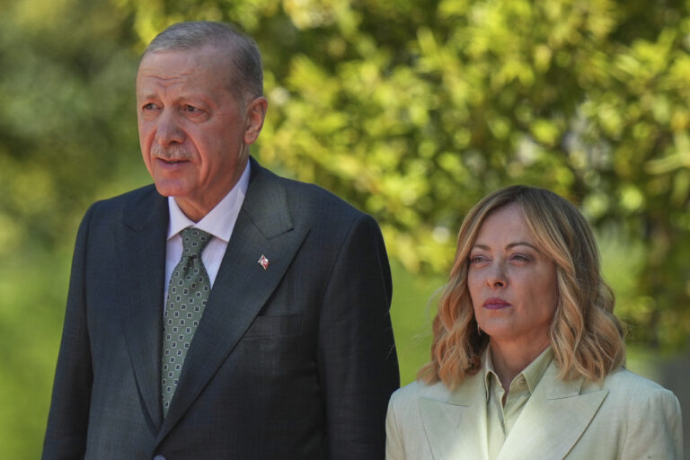 Recep Tayyip Erdogan a Giorgia Meloniová. Foto: TASR/AP