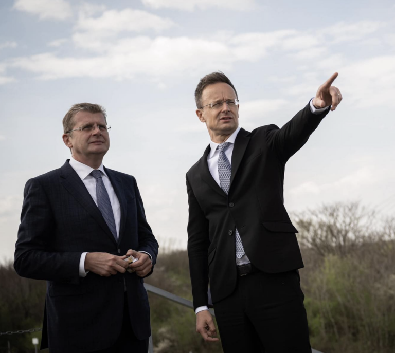 Slovensko a Maďarsko chcú motivovať veľmoci k mierovým rokovaniam