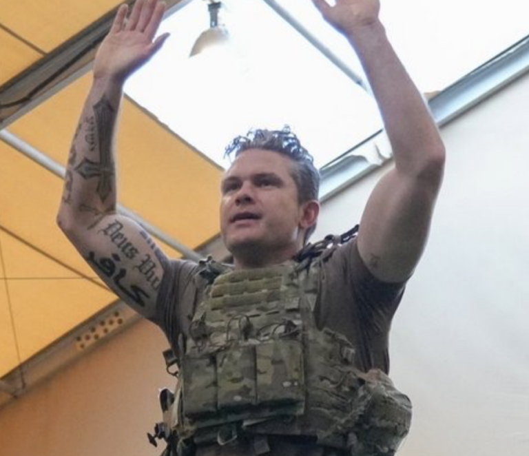 Americký šéf obrany pobúril arabským tetovaním, vraj ide o symbol nenávisti