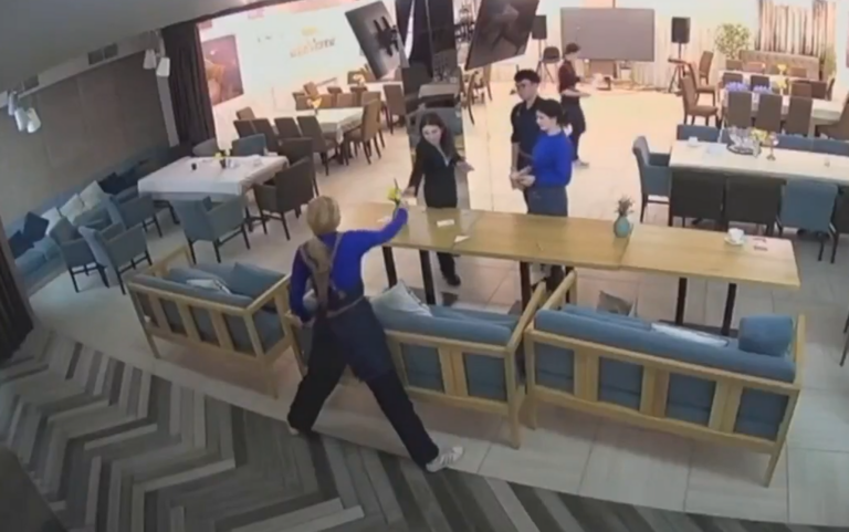 Nie 85 vojakov, ale pár civilistov. Nové video popiera slová Rusov o útoku v Krivom Rohu