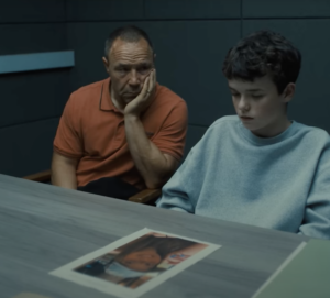 Votrelec v izbe. Z Adolescenta behá mráz po chrbte