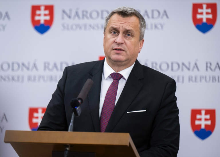 Danko varuje pred hmyzom v potravinách, žiada novú legislatívu