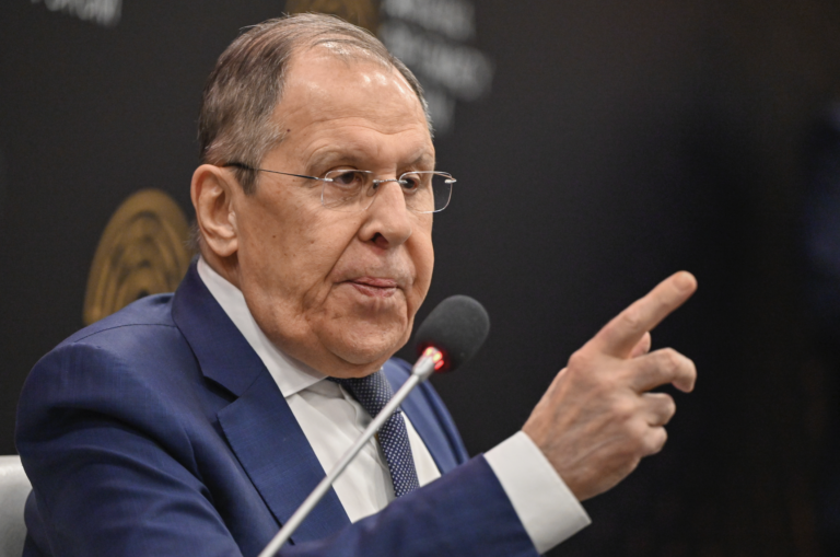 Lavrov: Putinov návrh prímeria môže otvoriť cestu k rokovaniam