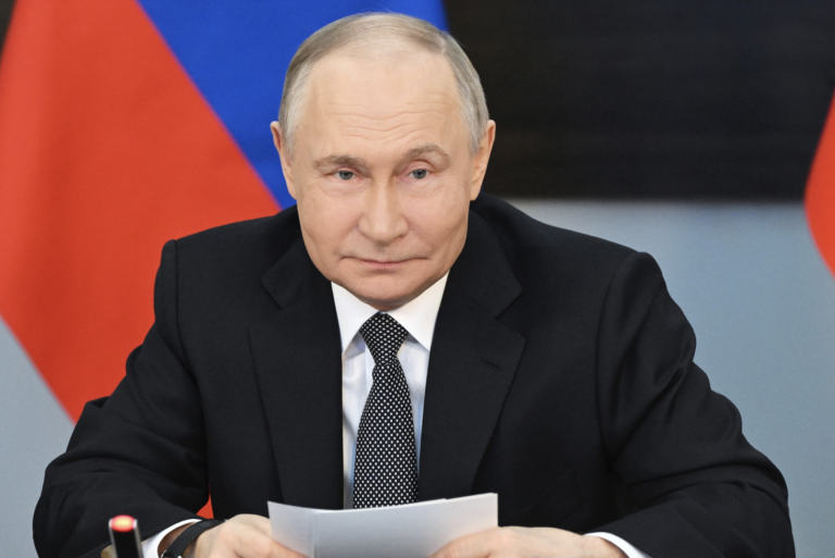 Putin prvýkrát od vytlačenia ukrajinských síl navštívil Kurskú oblasť