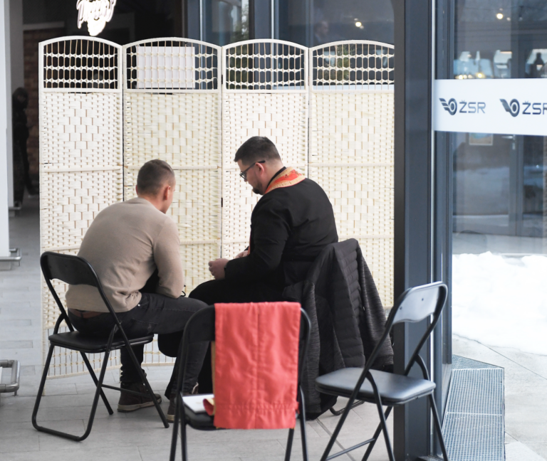 Spoveď na stanici: Kňazi ponúknu duchovnú službu cestujúcim