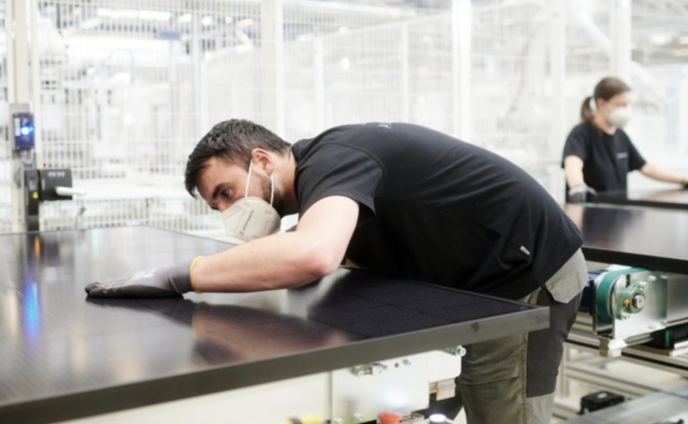 KDH žiada pružné úväzky a nižšie dane pre rodičov na materskej