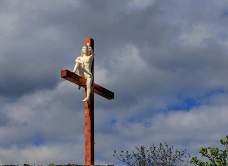 Symbol vďaky či rúhanie? Ježiš s vínom otvára debatu o hraniciach umenia