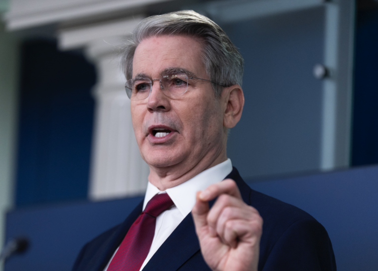 Bessent: Ukrajina chce na poslednú chvíľu zmeniť dohodu o surovinách