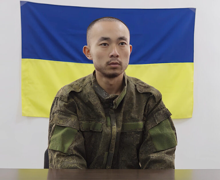 Zajatý Číňan Čang Žen-po, bojujúci na strane Ozbrojených síl Ruskej federácie. Foto: screenshot z videa na telegramovom kanáli Zelenskiy / Official.