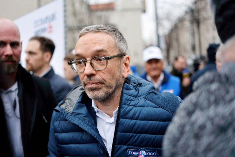 Zákaz azylu a Tretia republika? Kickl predstavil víziu budúceho Rakúska