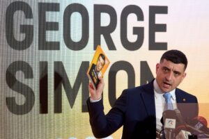 Odstavenie politikov. Rumunsko ako tréningový priestor pre Francúzsko, možno aj pre vás