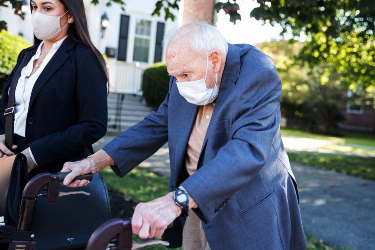 Vo veku 94 rokov zomrel bývalý americký kardinál zbavený kňazského stavu