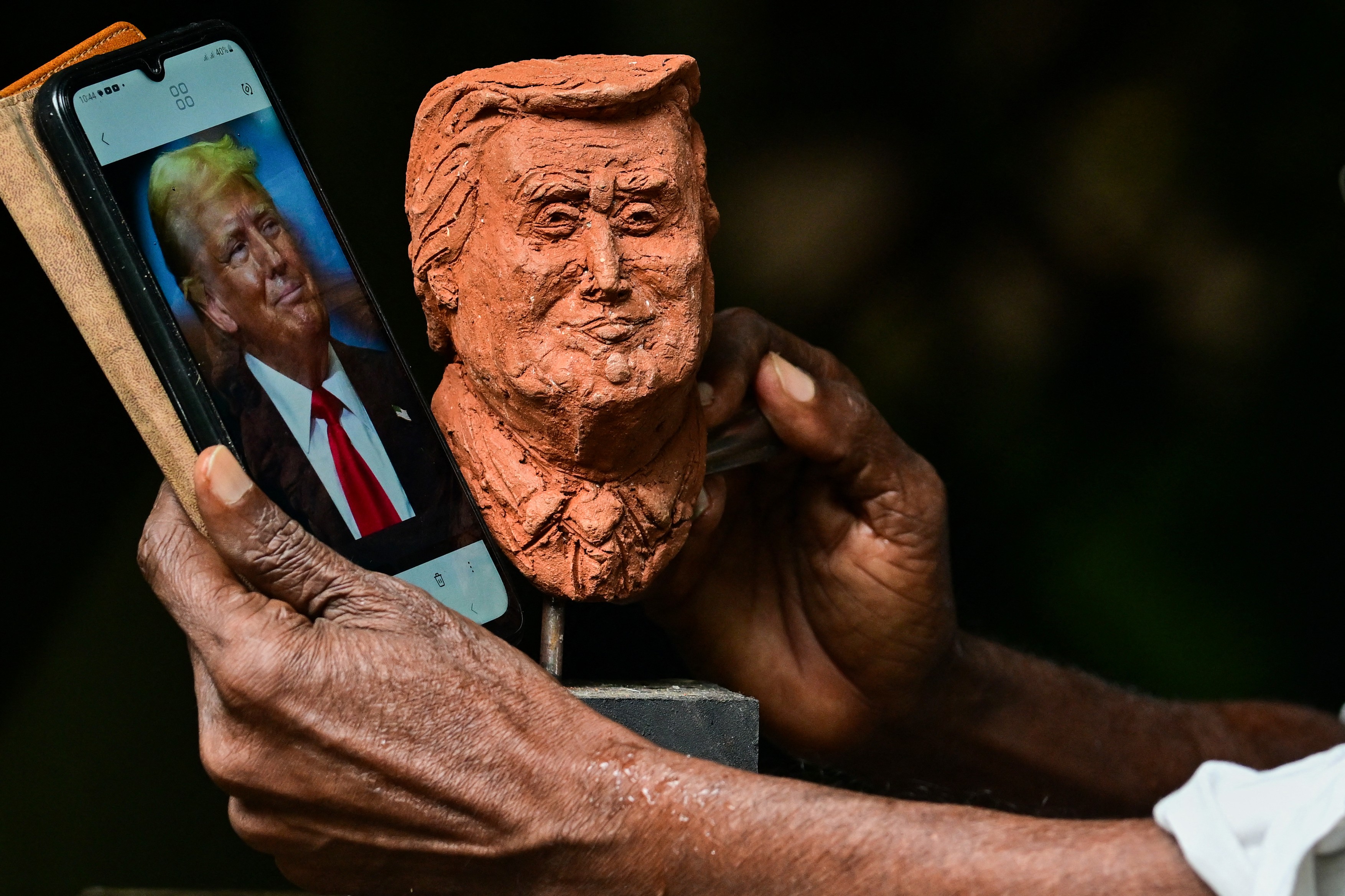 Trump ako filmová postavička. Odvolávam, čo som odvolal, sľubujem, čo som sľúbil