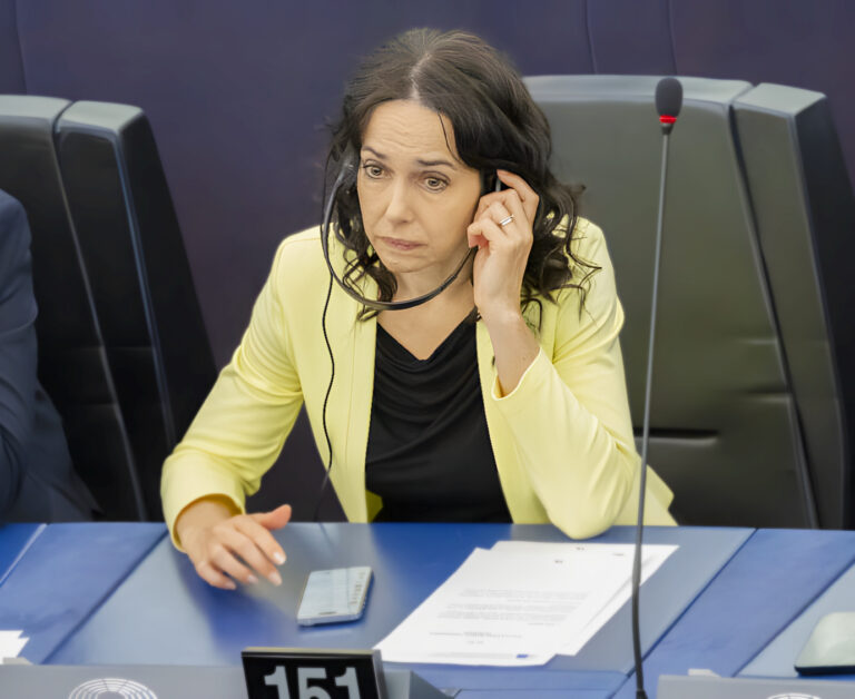 Čína plánuje zrušiť sankcie voči europoslancom vrátane Lexmannovej