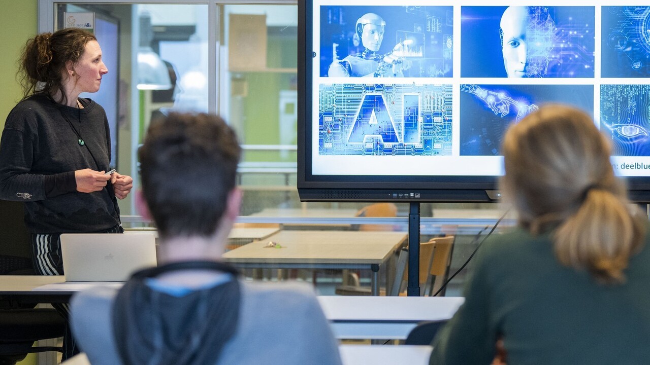 Školstvo vstupuje do éry umelej inteligencie. Študenti sa zhodujú: Učiteľov nenahradí