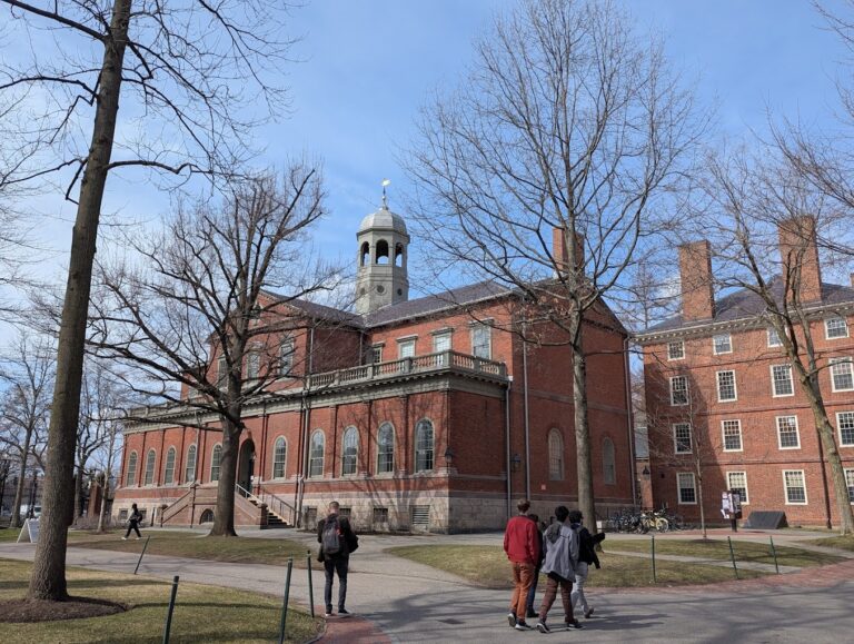 Harvard príde o miliardové granty, dôvodom je údajný antisemitizmus