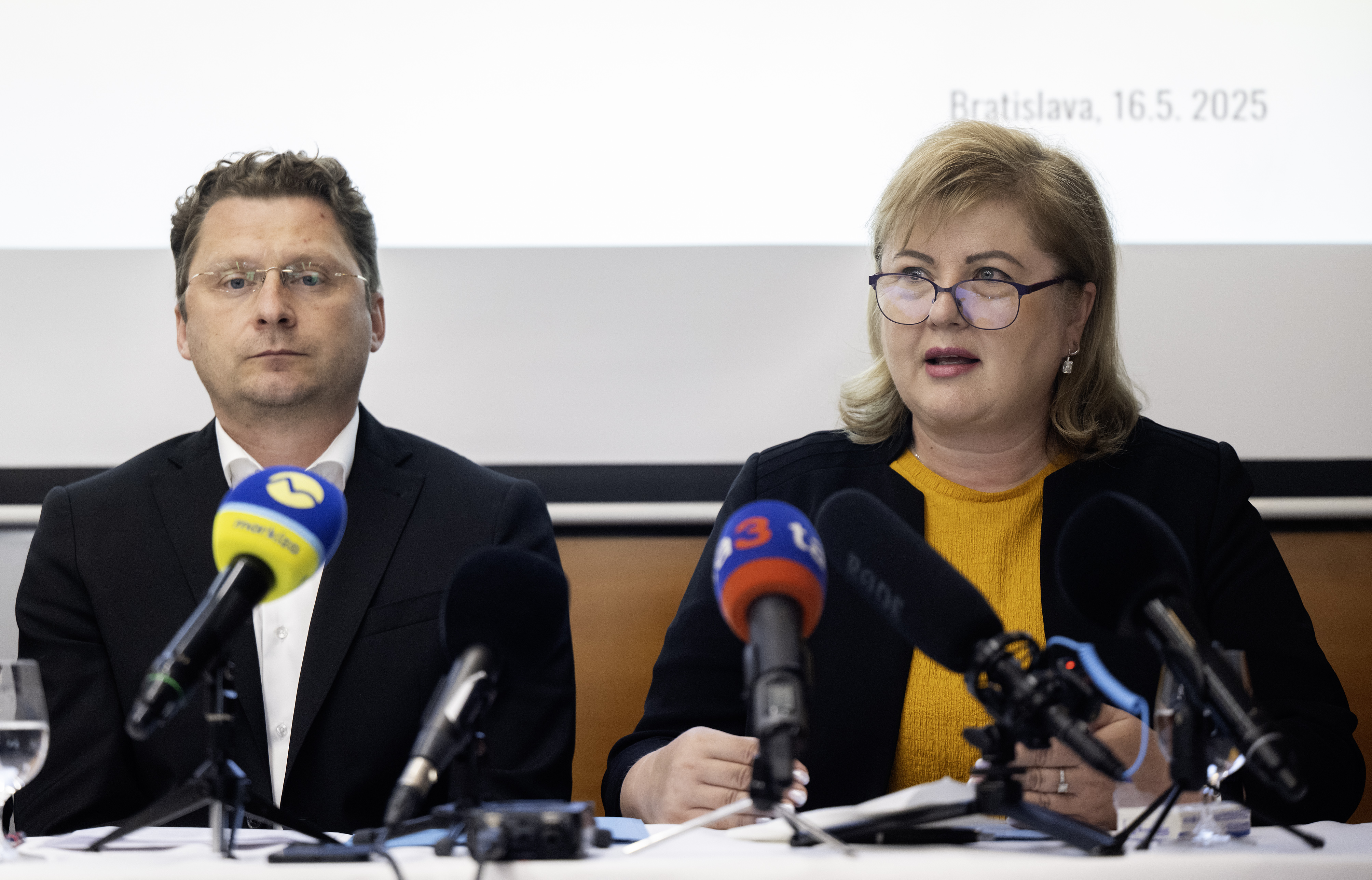 Lekárske a sesterské odbory spojili sily, žiadajú riešenie krízy