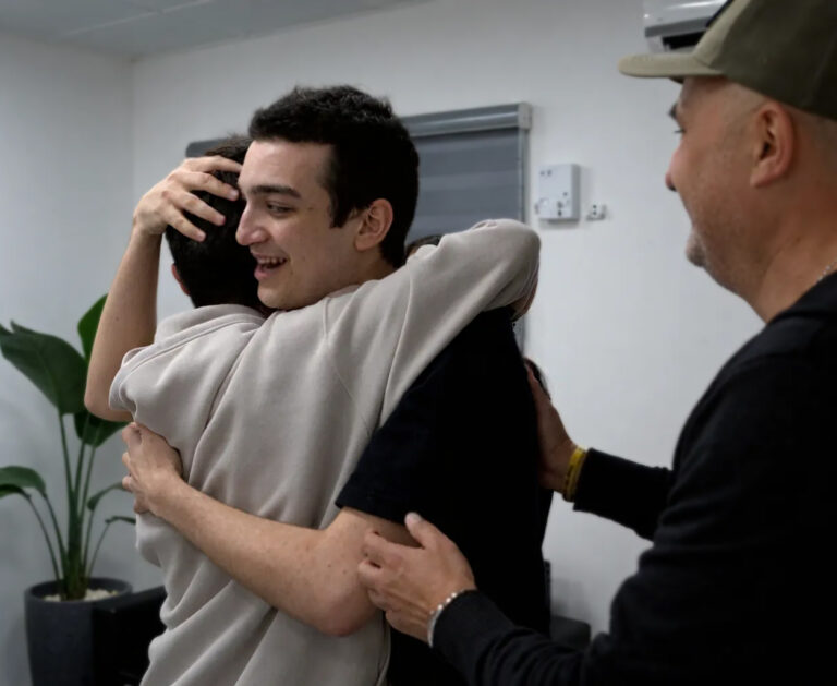 Hamas prepustil posledného živého amerického rukojemníka po 584 dňoch