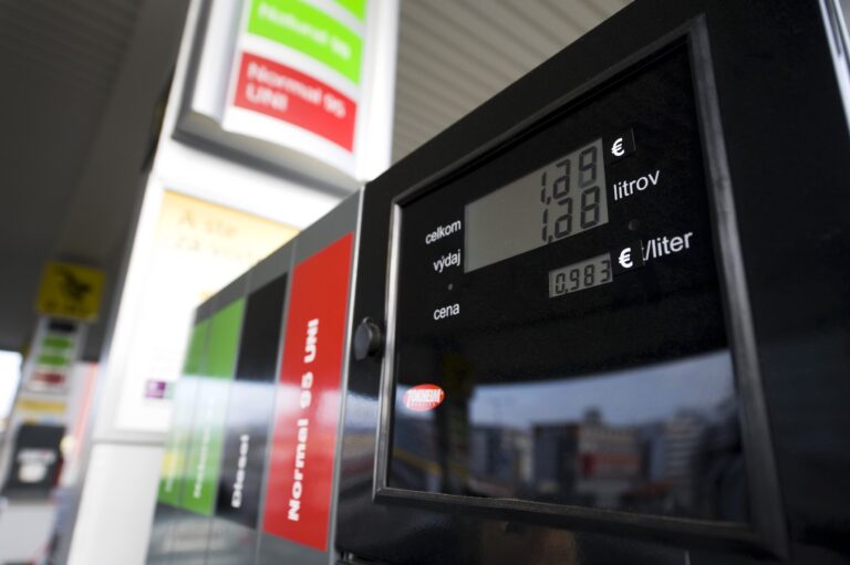 Najlacnejší benzín a nafta v roku: pokles cien aj pri plynoch