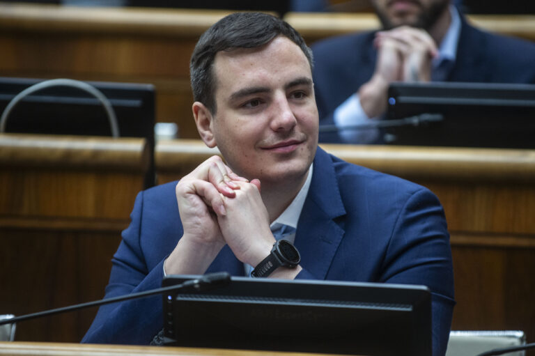 Dávid Dej cúvol. Box s Mazurekom ruší, chce len verejnú debatu