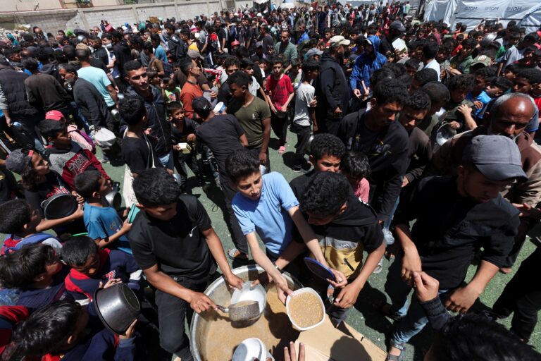 Británia sa pridá k zhadzovaniu humanitárnej pomoci do Gazy