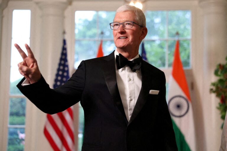 Trump kritizuje šéfa Apple za presun výroby do Indie, chváli obchodnú ponuku