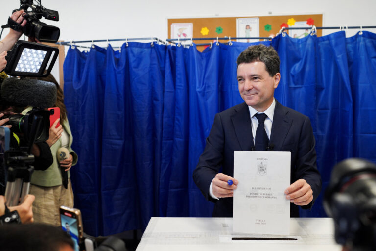 V zahraničí hlasovali tisíce Rumunov, voľby sprevádzajú obavy z manipulácií