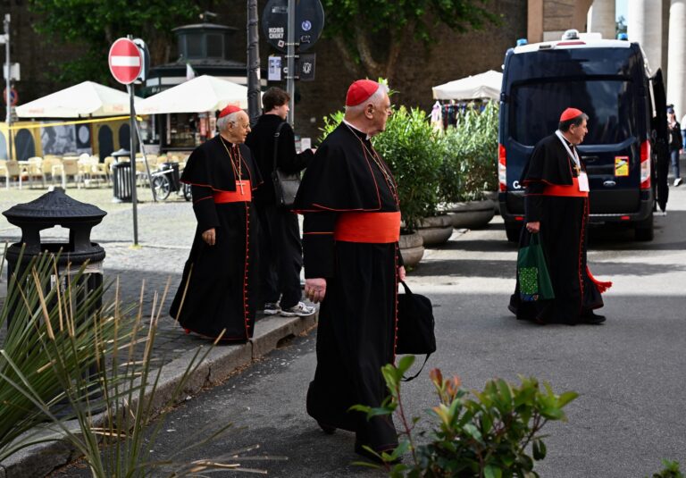 Vatikán čaká voľba pápeža. Ázijskí kardináli chcú hlasovať ako blok